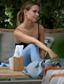 Kimberley-Garner-Booty-in-Jeans-308