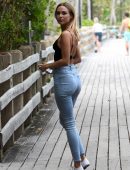Kimberley-Garner-Booty-in-Jeans-310