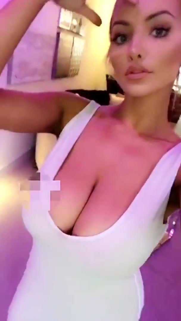 Lindsey-Pelas-24