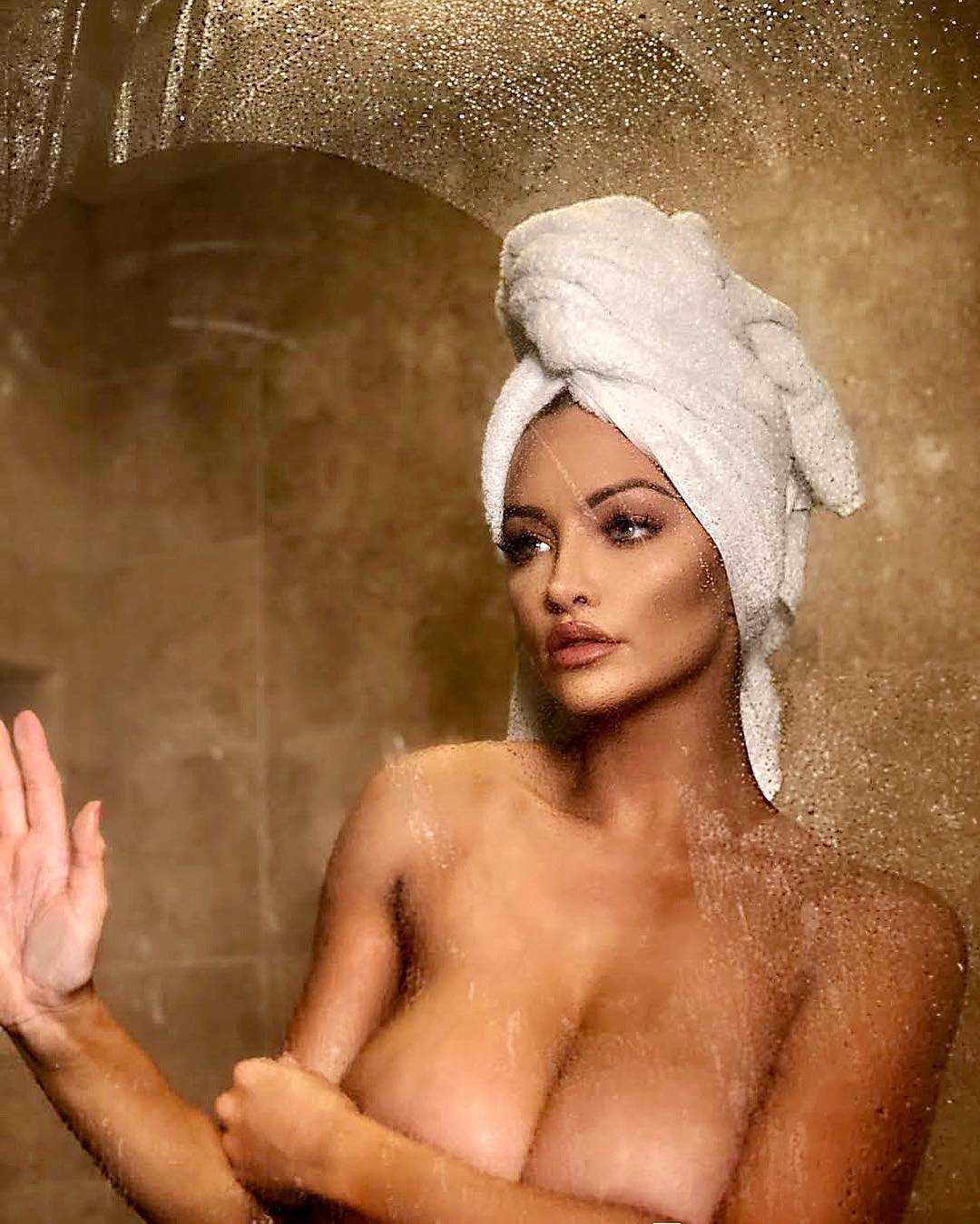 Lindsey-Pelas-3