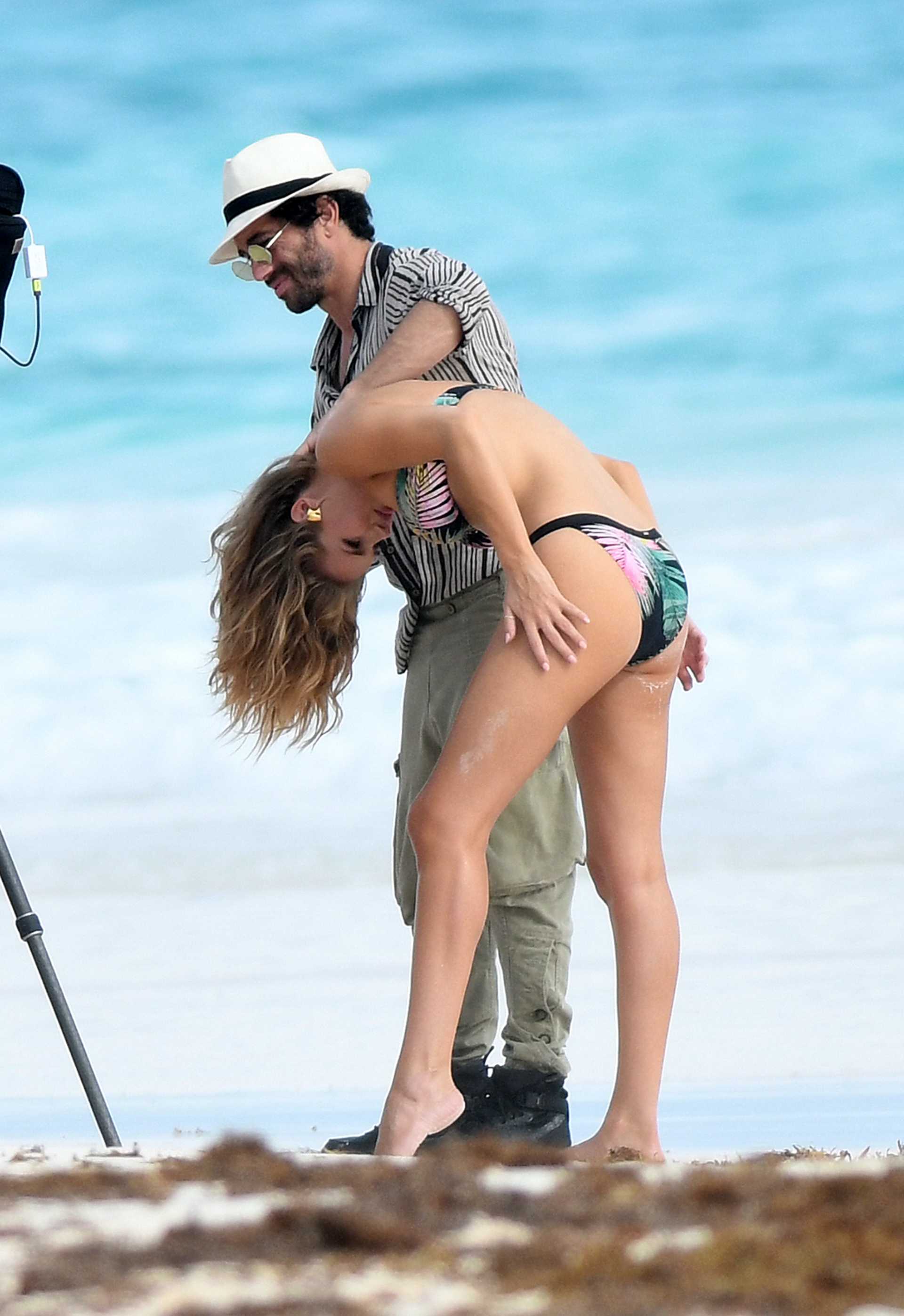 Rosie-Huntington-Whiteley-10