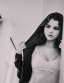 Selena-Gomez-Puma-Campaign-2018-3