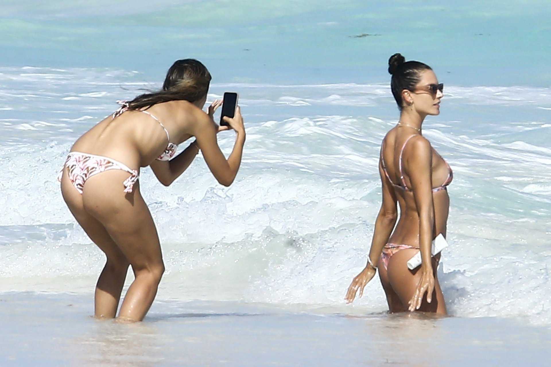 Alessandra-Ambrosio-307
