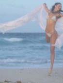 Alexis-Ren-in-Sports-Illustrated-Swimsuit-2018-17