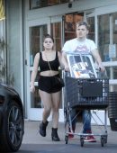 Ariel-Winter-at-Bed-Bath-and-Beyond-101