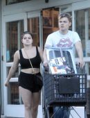 Ariel-Winter-at-Bed-Bath-and-Beyond-102