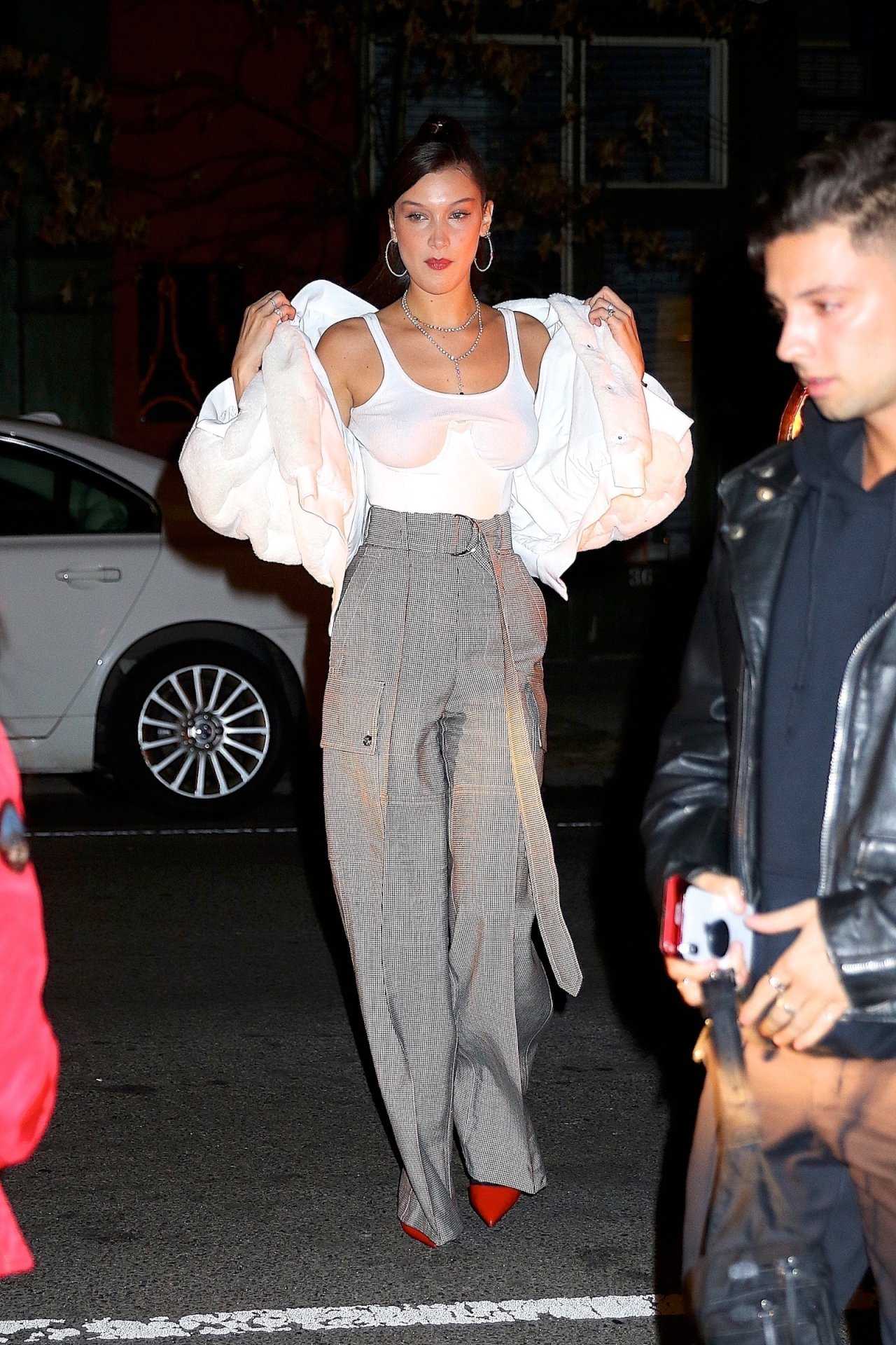 Bella-Hadid-Pokies-974