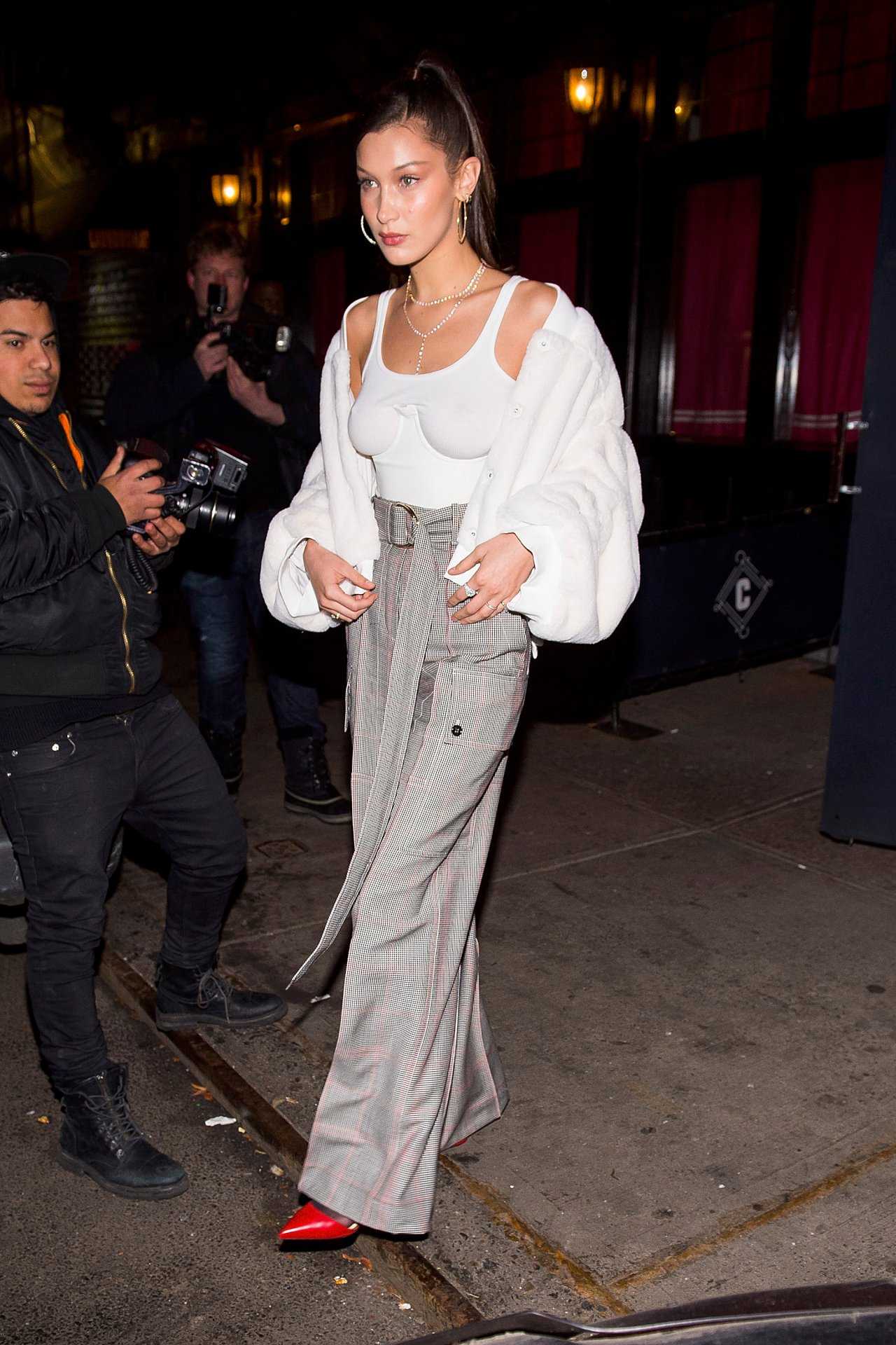 Bella-Hadid-Pokies-980