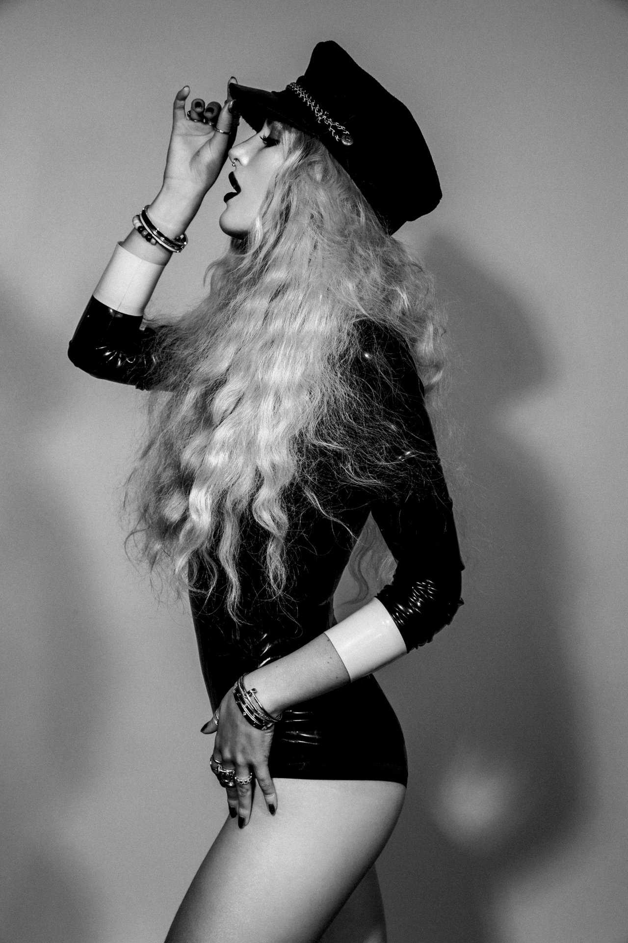 Bella-Thorne-Photoshoot-by-Brooke-Nipar-3