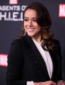 Chloe-Bennet-802