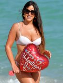 Claudia-Romani-in-Bikini-on-Valentine's-Day-13