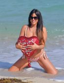 Claudia-Romani-in-Bikini-on-Valentine's-Day-17