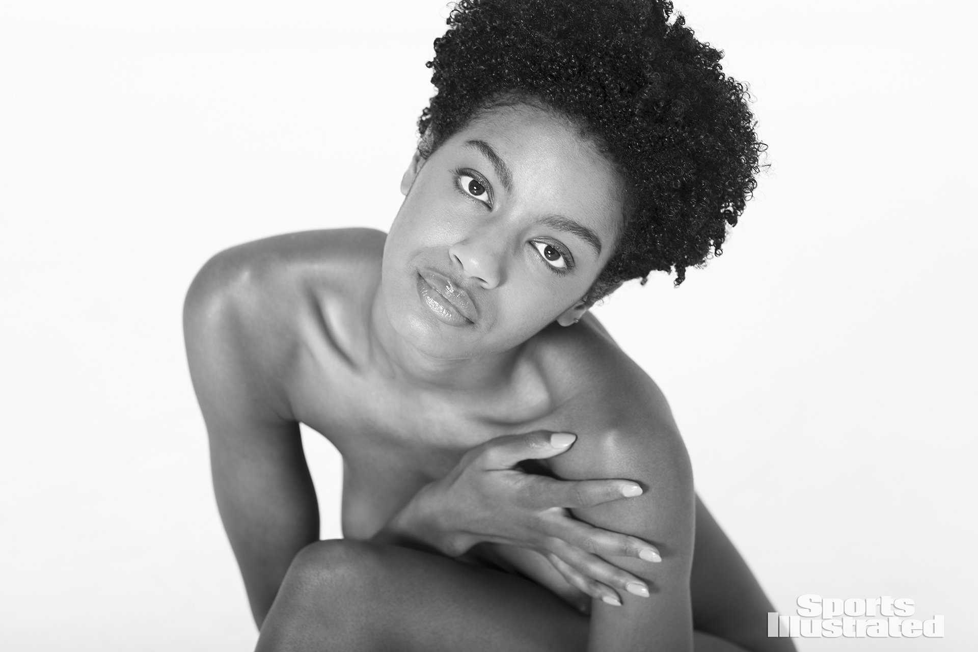 Ebonee-Davis-in-Sports-Illustrated-Swimsuit-Issue-2018-4