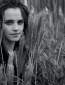 Emma-Waston-in-Vogue-Australia-2018-8