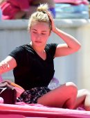 Hayden-Panettiere-Upskirt-453