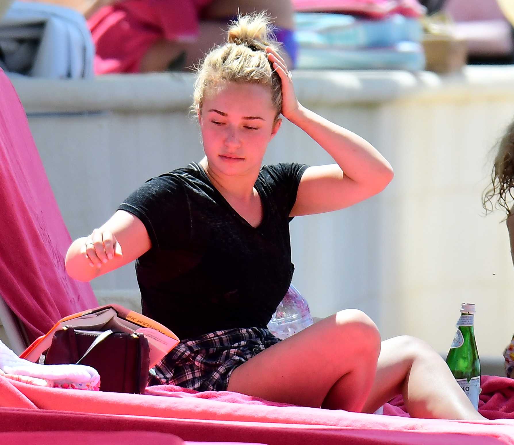 Hayden-Panettiere-Upskirt-453