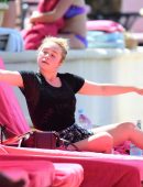 Hayden-Panettiere-Upskirt-454