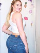 Iskra Lawrence Promoting Spark X Iskra at Aerie Times Square in NYC