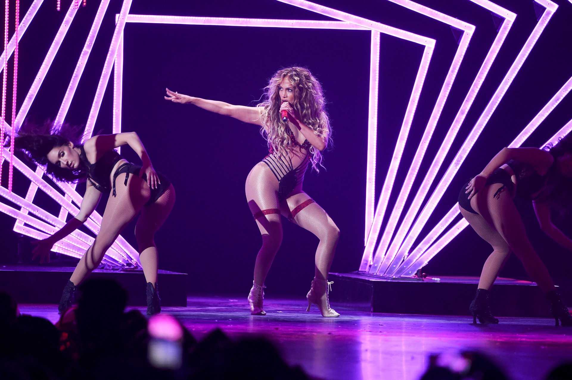 Jennifer Lopez Performing at 2018 DIRECTV NOW Super Saturday Night Concert