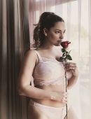 Kelly-Brook-in-Valentines-Day-Lingerie-Photoshoot-2018-5