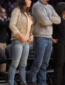 Mila-Kunis-Watching-Lakers-Game-at-Staples-Center-2