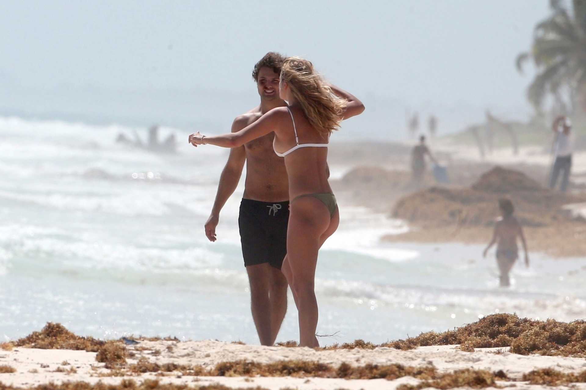 Nina-Agdal-759