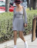 Selena-Gomez-at-Art-Supply-Store-1