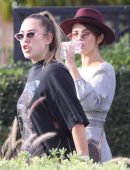 Selena-Gomez-at-Art-Supply-Store-5