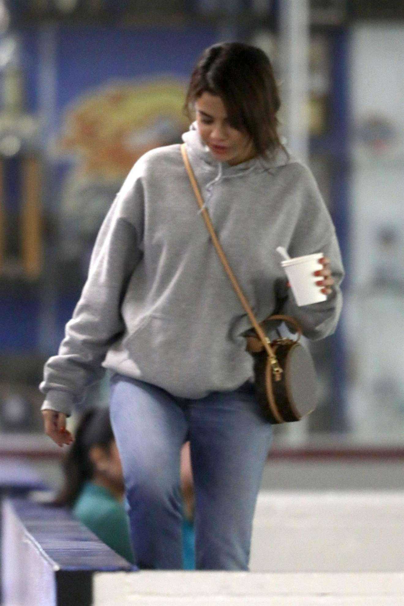 Selena-Gomez-at-Kings-Valley-Ice-Center-in-LA-11