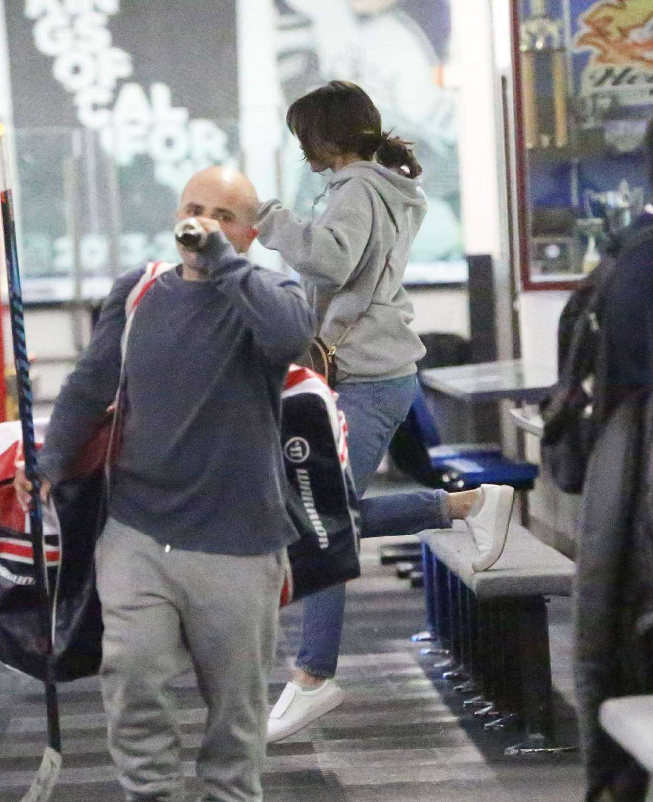 Selena-Gomez-at-Kings-Valley-Ice-Center-in-LA-5