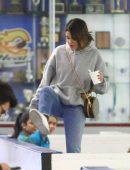 Selena-Gomez-at-Kings-Valley-Ice-Center-in-LA-6