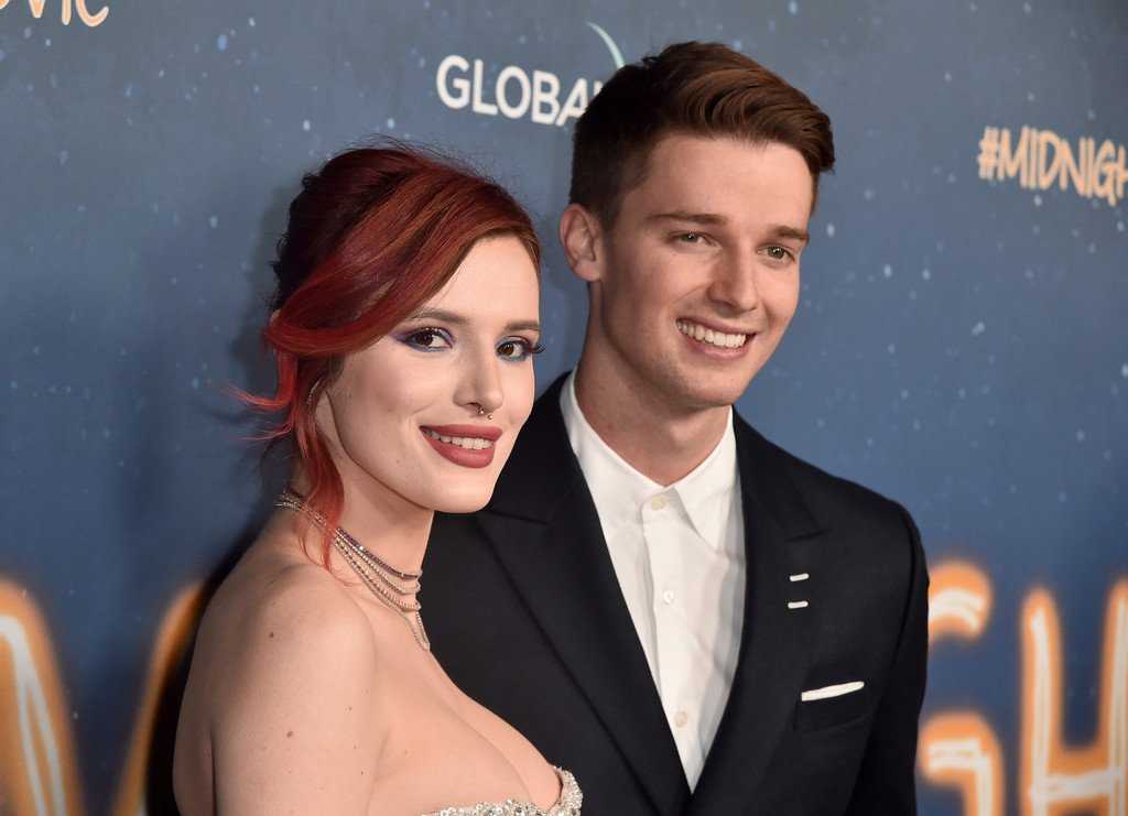 Bella-Thorne-at-the-Premiere-of-Midnight-Sun-10