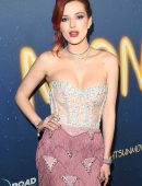 Bella-Thorne-at-the-Premiere-of-Midnight-Sun-8