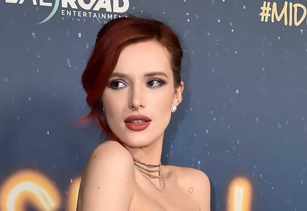 Bella-Thorne-at-the-Premiere-of-Midnight-Sun-9