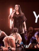 Demi-Lovato-on-Tell-Me-That-You-Love-Me-Tour-12