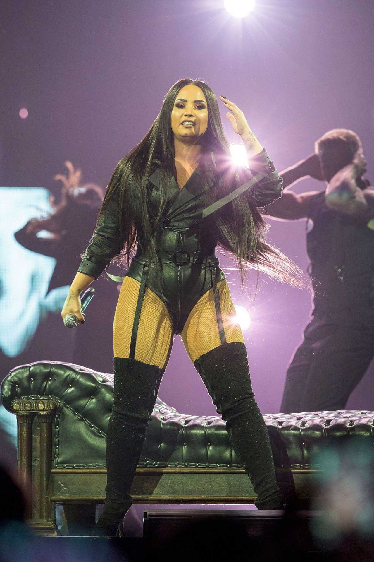 Demi-Lovato-on-Tell-Me-You-Love-Me-Tour-1