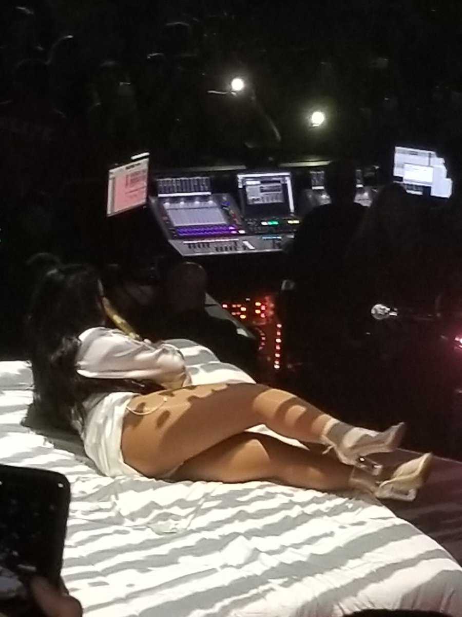 Demi-Lovato-on-Tell-Me-You-Love-Me-Tour-19