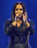Demi-Lovato-on-Tell-Me-You-Love-Me-Tour-2