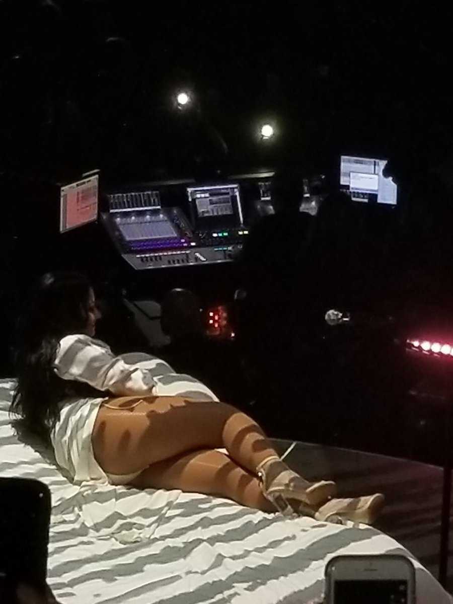 Demi-Lovato-on-Tell-Me-You-Love-Me-Tour-22