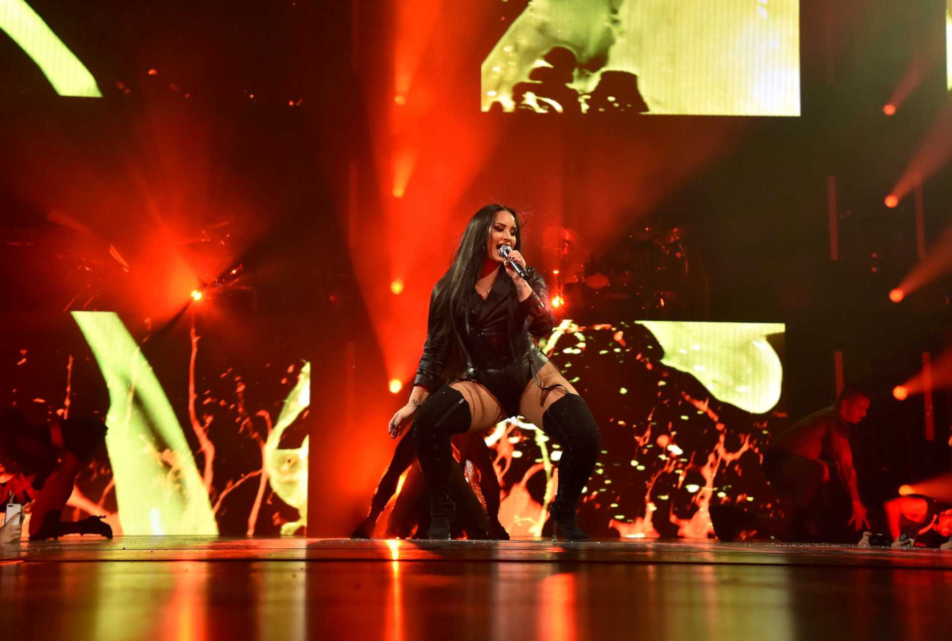 Demi-Lovato-on-Tell-Me-You-Love-Me-Tour-7