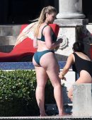 Iskra-Lawrence-851