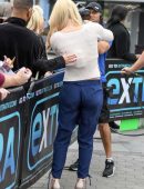 Lindsey Vonn on the Set of 'Extra' in Los Angeles