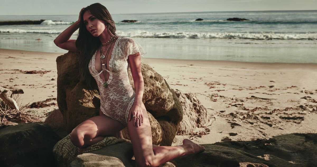 Megan-Fox-in-Frederick’s-of-Hollywood-Lingerie-Photoshoot-6
