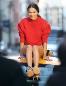 Adriana-Lima-Leggy-513