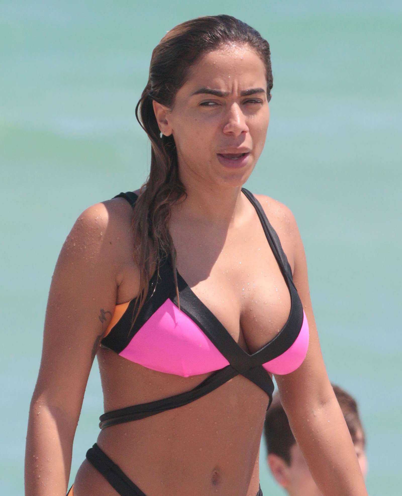 Anitta-in-Bikini-203