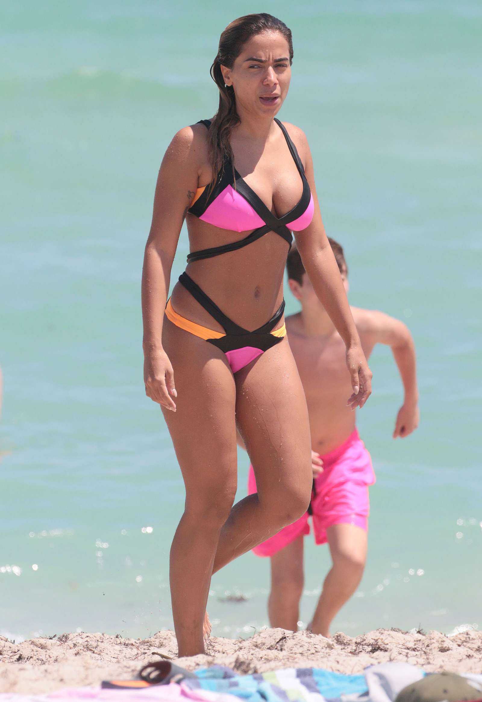 Anitta-in-Bikini-212