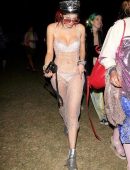 Bella-Thorne-401