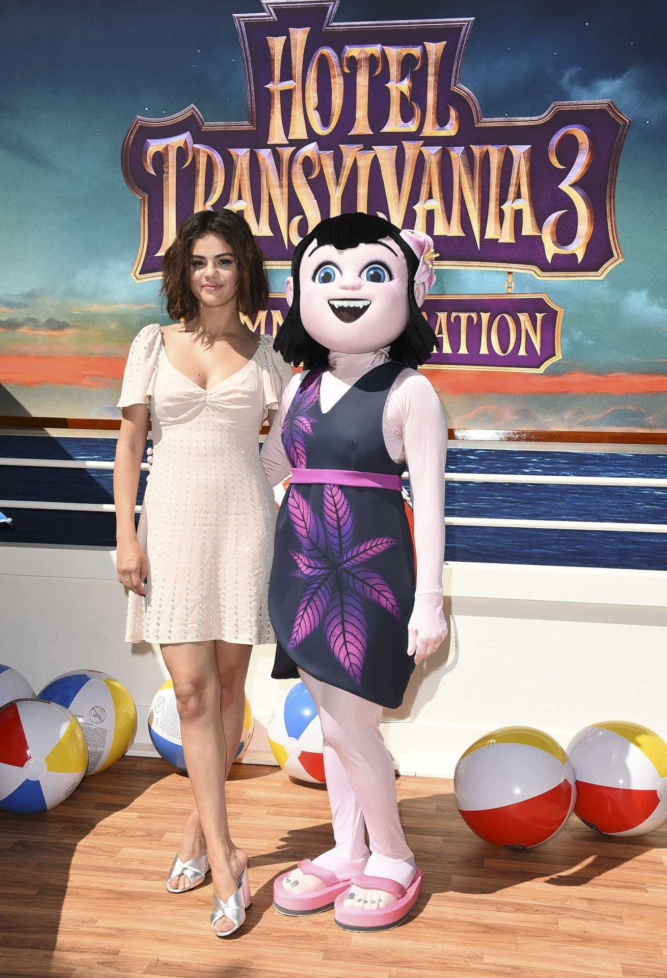 Selena-Gomez-203