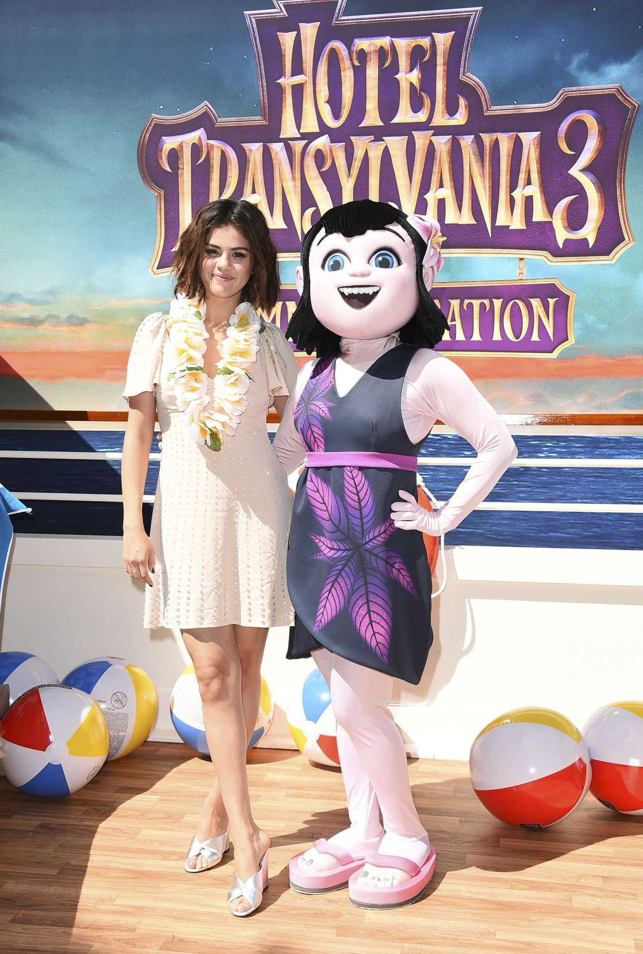 Selena-Gomez-205