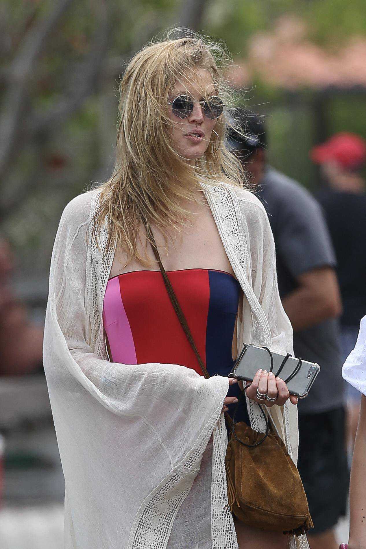 Toni-Garrn-6